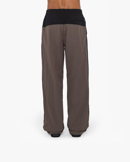 TRACK PANTS V3 MOCHA BLACK - VICINITY