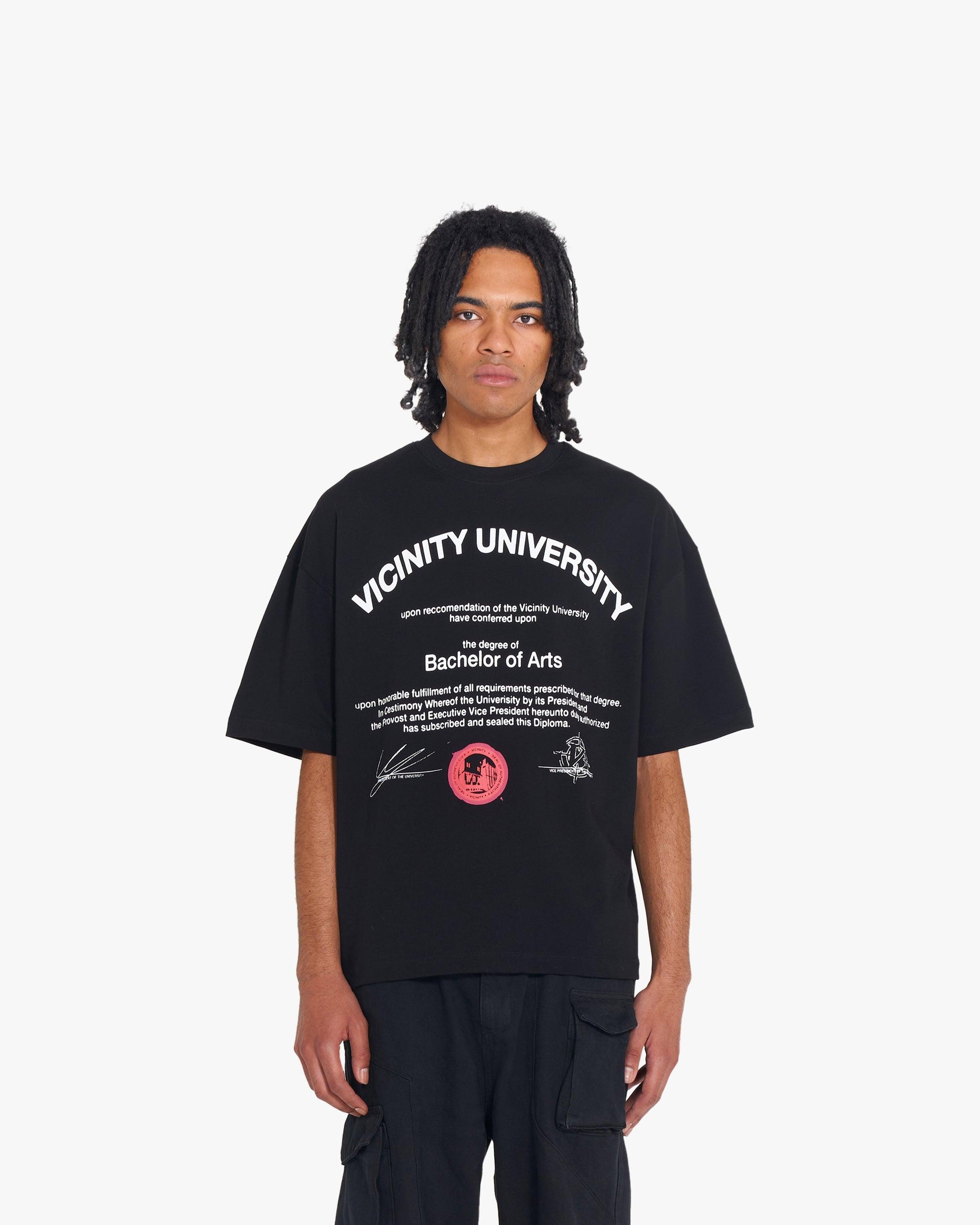 UNIVERSITY TEE BLACK - VICINITY